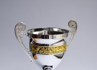 Statuetki z grawerem w kulturze startupów – alternatywa dla tradycyjnych nagród korporacyjnych grawernia - statuetki z grawerem 3 - Pawel.jpg