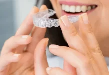 Na czym polega leczenie zębów systemem Invisalign? Najczęstsze pytania piotrowscybejnarowicz.pl - 004-na-czym-polega-leczenie-zebow-systemem-invisalign-najczestsz.webp